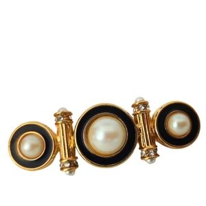 Vintage Richelieu bar brooch in EUC